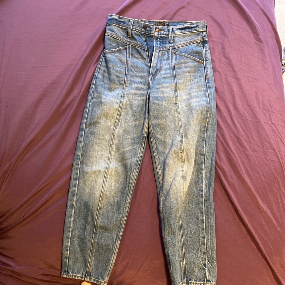 Abercrombie Ultra Highwaisted Mom Jeans